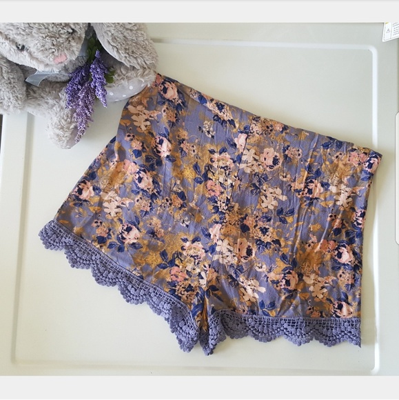 Lace Floral Romper - Picture 4 of 5